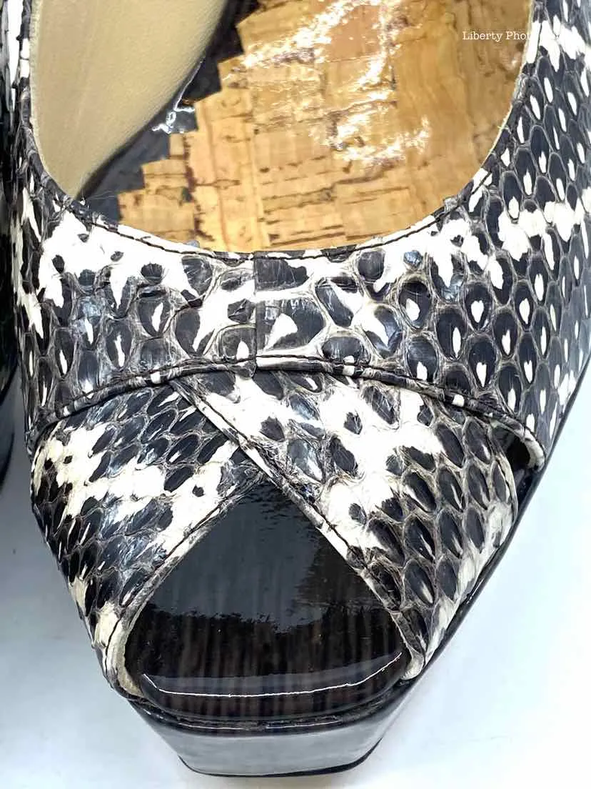 OSCAR DE LA RENTA Snakeskin Pumps | 9.5