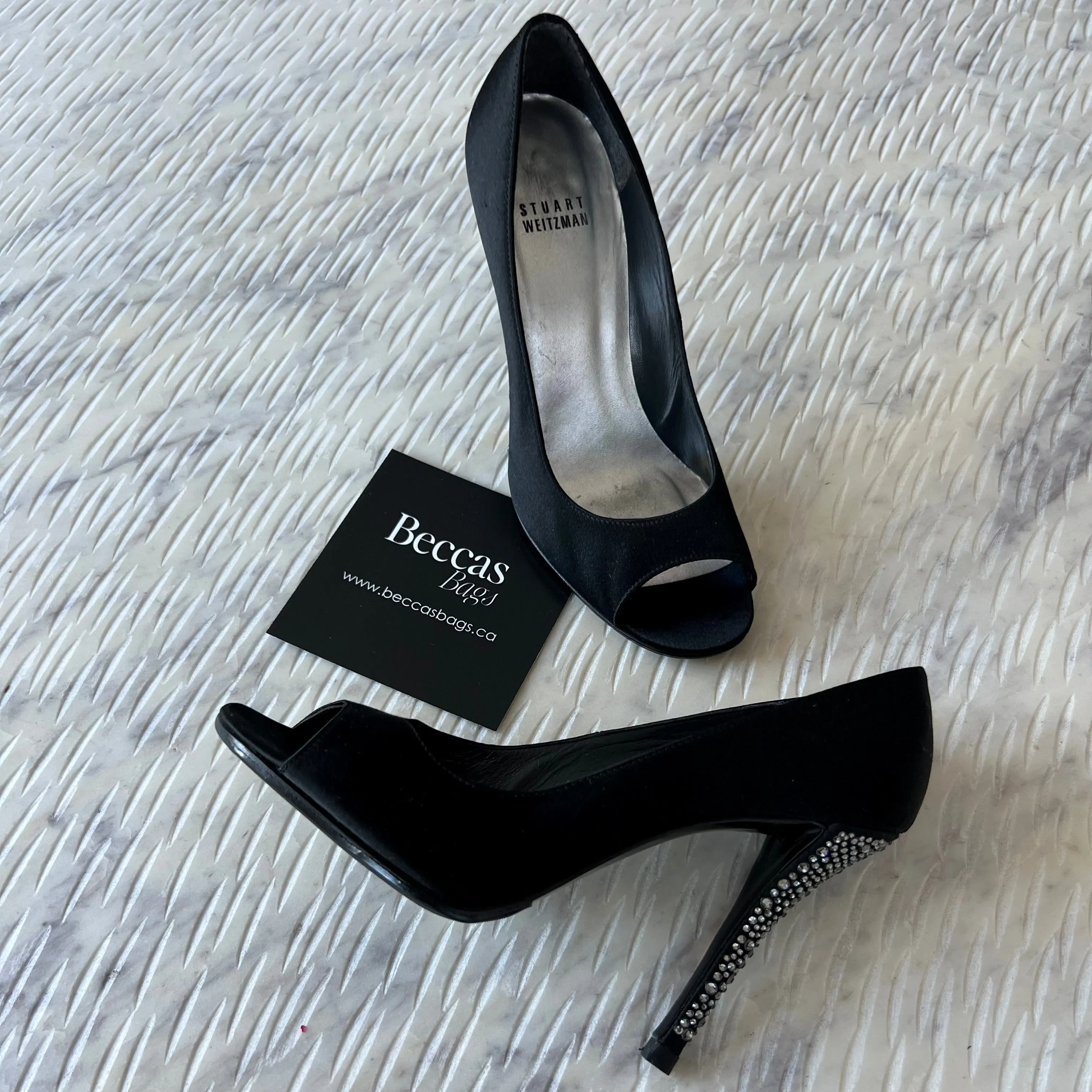 STUART
WEITZMAN
Black Satin Crystal Heel Peep Toe Pumps